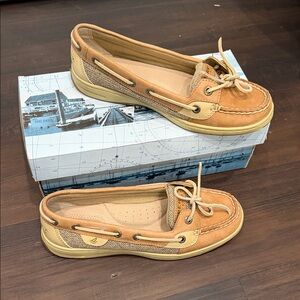 Sperry angelfish Tan and Cream Loafers